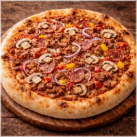 Tomaten, kaas, oregano, champigons, peperoni, shoarmavlees, paprika, ui