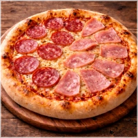 Tomaten, kaas, oregano, ham, salami