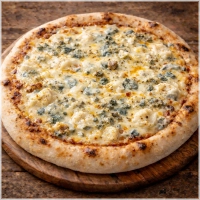 Pizza met 4 soorten kaas